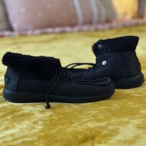 Hey Dude Britt Youth Sparkling Total Black Slip-on. Size Y1-L2